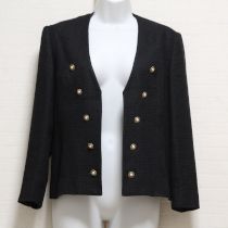 黒ノーカラージャケット