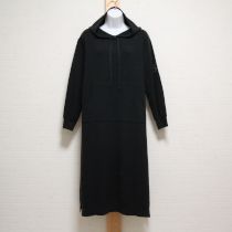 黒サガラワッペンフード付きニットワンピース