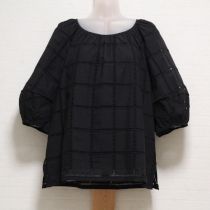 黒はしごレース刺繍ブラウス