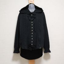 黒パールボタンフード付きブラウス