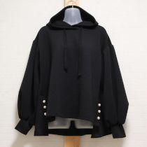 黒ボリュームスリーブフーディ