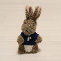 茶×紺セーターうさぎコサージュ