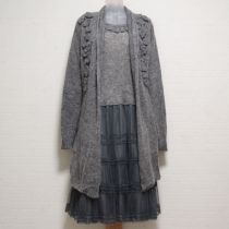 グレーモチーフ付きワンピース&カーディガン【9号】