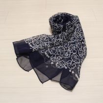 紺カメリアとパールシルクストール