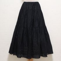 黒エンブロイダリーレーススカート