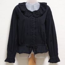 黒ロゴ刺繍入りペプラムブラウス