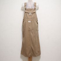 ベージュロゴパッチサロペットスカート