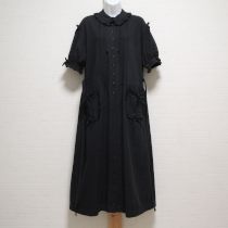 黒フリル使いワンピース