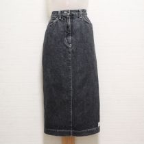 黒ロゴパッチ付きデニムタイトスカート