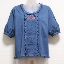 青クロスステッチロゴ刺繍ブラウス