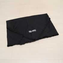 黒ピコフリルロゴ三角ストール