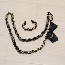 ゴールド×黒通しロゴリボンベルト&バングル