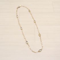 クリスタルネックレス