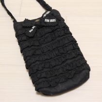 黒ピコフリルスマホポシェット