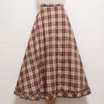 茶系チェックスカート