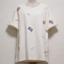 オフ白ネーム使いTシャツ