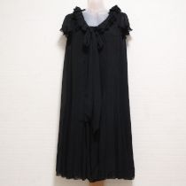 黒フリルティペット付きシフォンワンピース