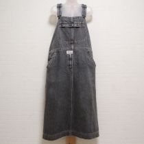 黒系デニムサロペットスカート