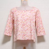 ピンク系小花プリントスクエアネックTシャツ【M】