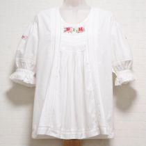 オフ白ロゴクロスステッチ刺繍ブラウス