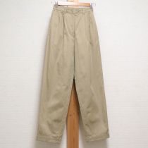 ベージュツータックパンツ
