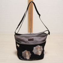 黒アンブレラうさぎ刺繍ショルダーバッグ
