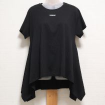 黒ロゴイレギュラーヘムカットソー