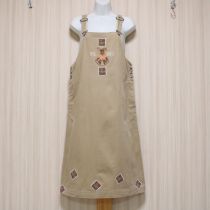 ベージュアロハうさぎ刺繍ジャンパースカート