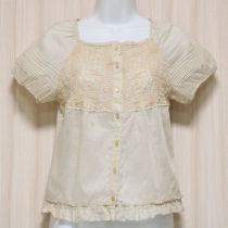 生成ストレッチ刺繍ブラウス