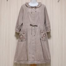 グレージュ薔薇刺繍コーデュロイワンピース