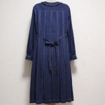 紺後ろプリーツデニムワンピース