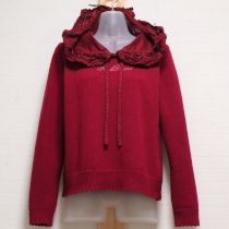 赤ロゴ刺繍ローンフードセーター